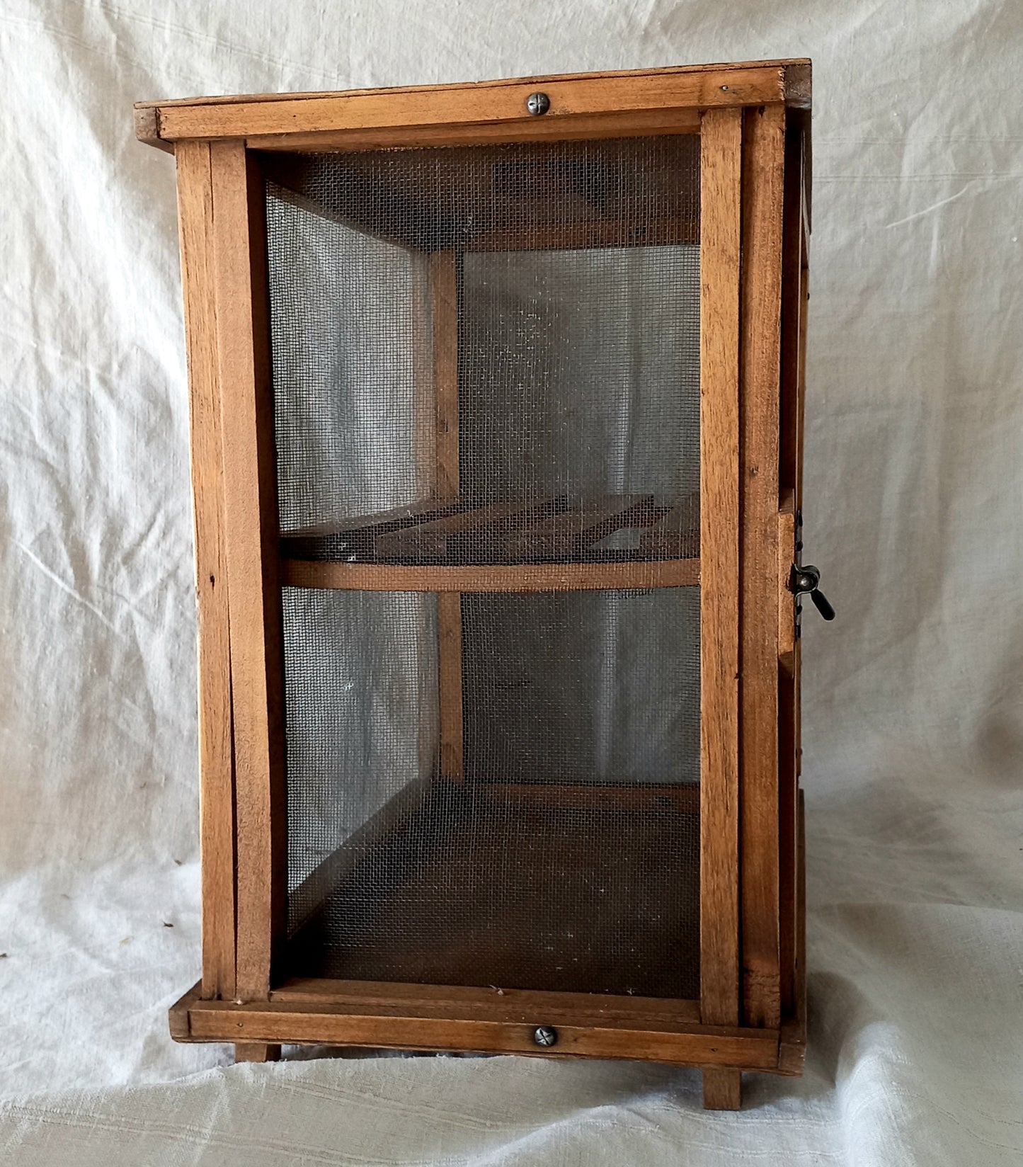 A beautiful French vintage food safe, once used to store food and these days suitable for display purposes making an eye-catching piece of kitchen decor - it could also be used in any room in your home - so let your imagination run wild with the exciting display possibilities offered by this authentic piece of rustic France.