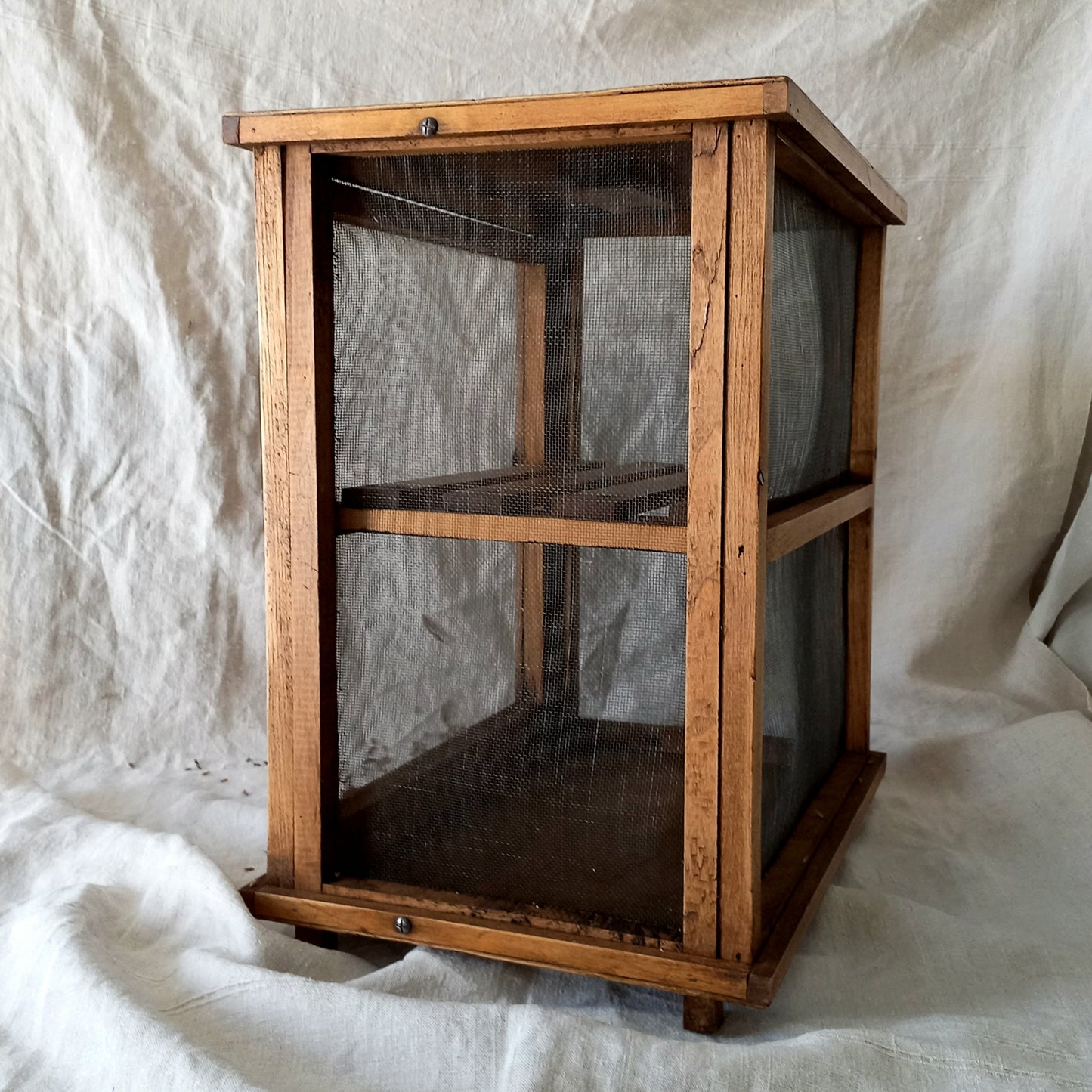 A beautiful French vintage food safe, once used to store food and these days suitable for display purposes making an eye-catching piece of kitchen decor - it could also be used in any room in your home - so let your imagination run wild with the exciting display possibilities offered by this authentic piece of rustic France.