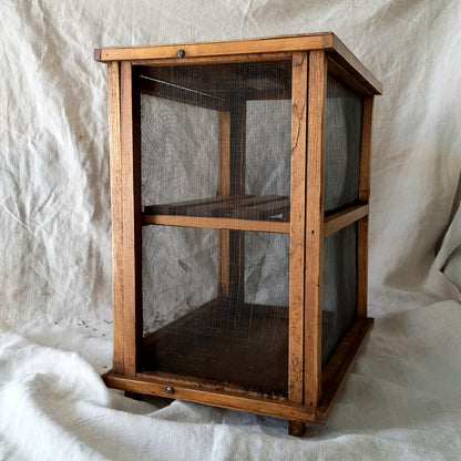 A beautiful French vintage food safe, once used to store food and these days suitable for display purposes making an eye-catching piece of kitchen decor - it could also be used in any room in your home - so let your imagination run wild with the exciting display possibilities offered by this authentic piece of rustic France.