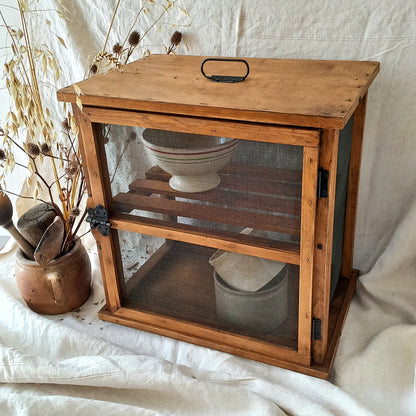 A beautiful French vintage food safe, once used to store food and these days suitable for display purposes making an eye-catching piece of kitchen decor - it could also be used in any room in your home - so let your imagination run wild with the exciting display possibilities offered by this authentic piece of rustic France.