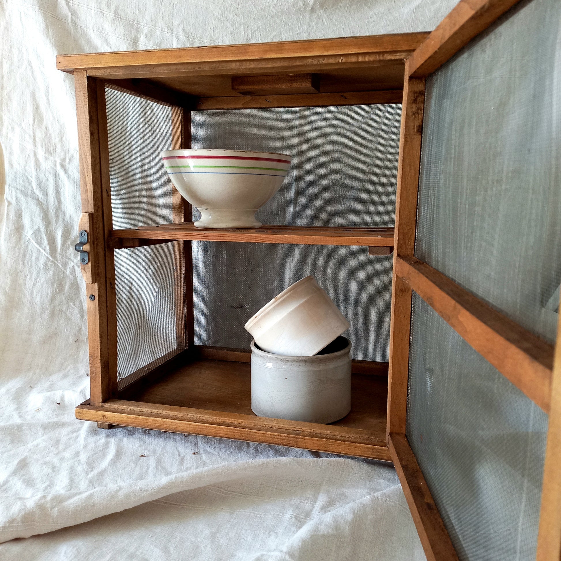 A beautiful French vintage food safe, once used to store food and these days suitable for display purposes making an eye-catching piece of kitchen decor - it could also be used in any room in your home - so let your imagination run wild with the exciting display possibilities offered by this authentic piece of rustic France.