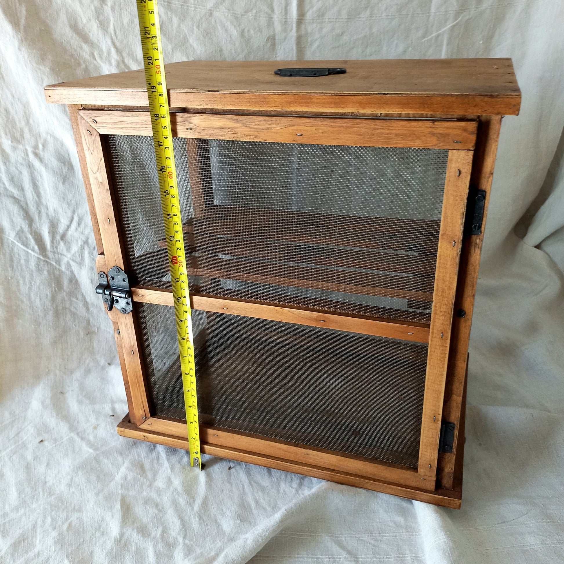 A beautiful French vintage food safe, once used to store food and these days suitable for display purposes making an eye-catching piece of kitchen decor - it could also be used in any room in your home - so let your imagination run wild with the exciting display possibilities offered by this authentic piece of rustic France.