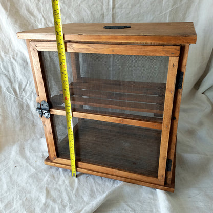 A beautiful French vintage food safe, once used to store food and these days suitable for display purposes making an eye-catching piece of kitchen decor - it could also be used in any room in your home - so let your imagination run wild with the exciting display possibilities offered by this authentic piece of rustic France.