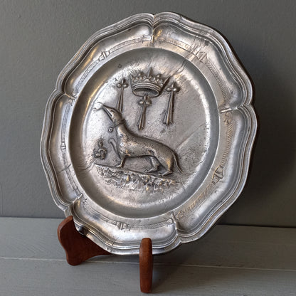 A splendid little French vintage pewter plate depicting an embossed salamander and French coat of arms for King Francois 1st, a very detailed and decorative piece. There is a hanging hook to the rear and also a maker's mark