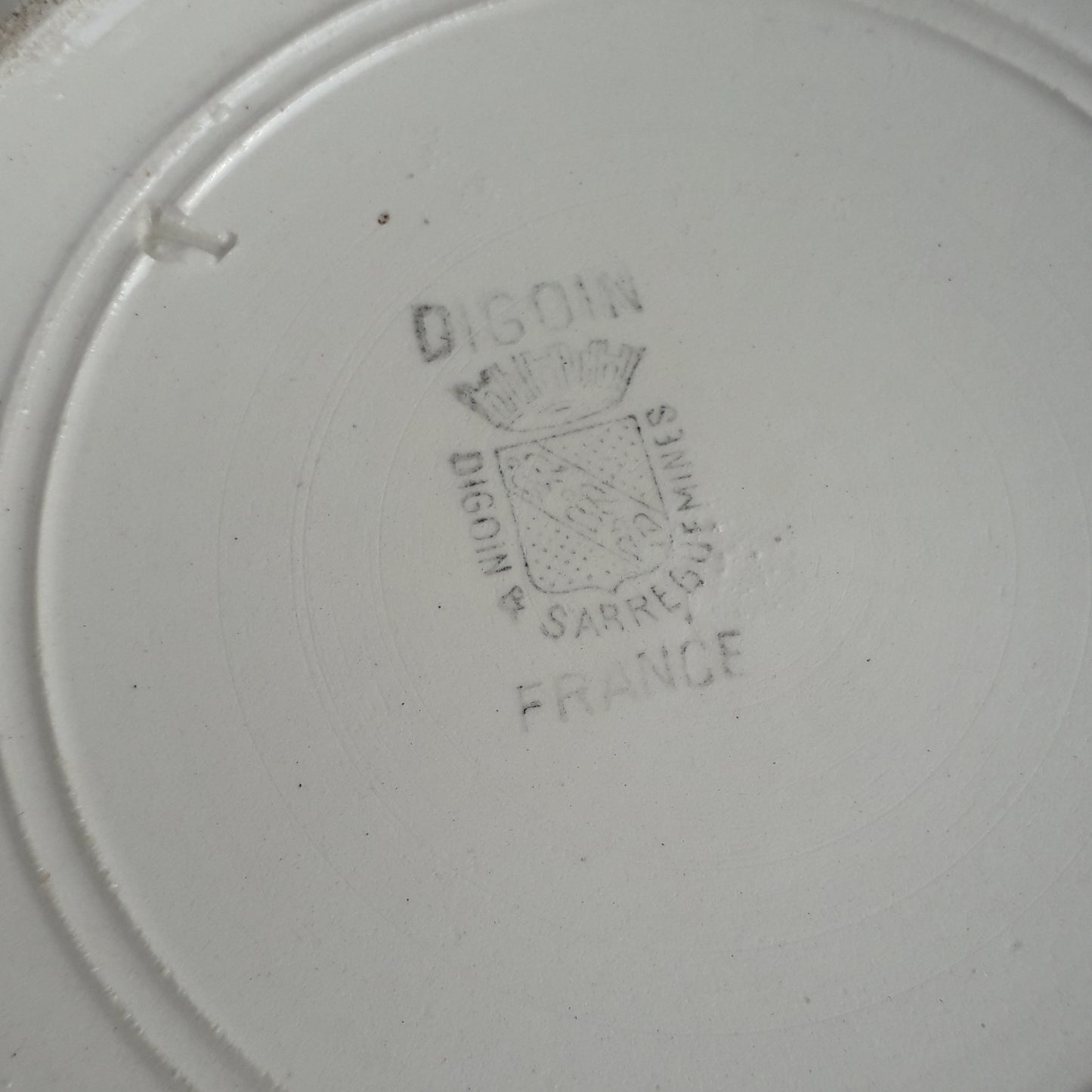 A nice little vintage ironstone white/cream chamber pot by premier French manufacturer, Sarreguemines, the perfect addition for a country home, bathroom decor, or even as a planter. Circa. 1920 - 1950.